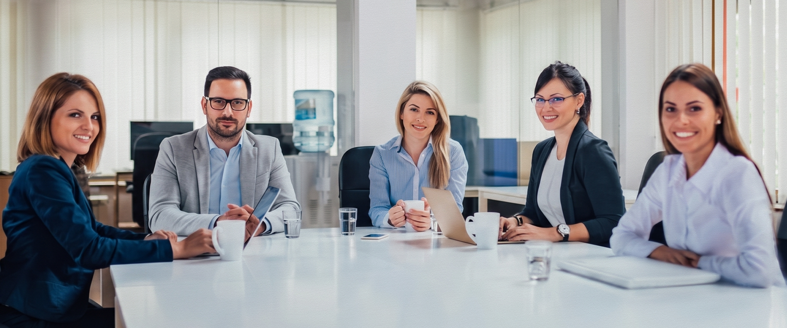 Business professionals discussing how to choose the right digital marketing agency for business growth.